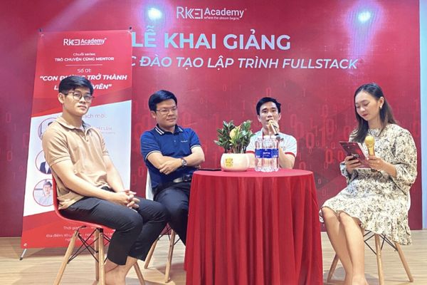 Giám đốc D9 của Rikkeisoft - Nguyễn Văn Hải chia sẻ đến các phương pháp học để trở thành lập trình viên hiệu quả nhất